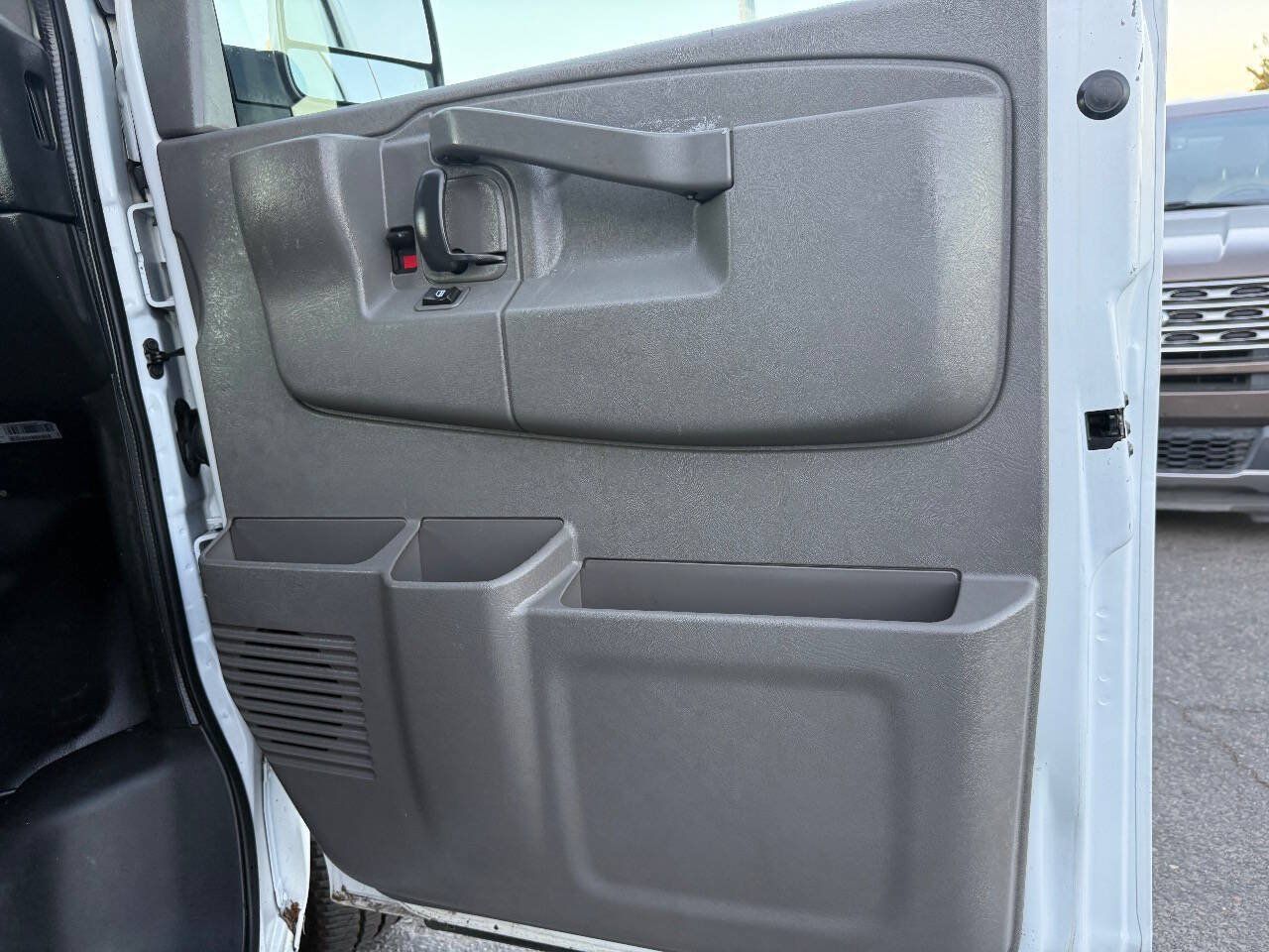 Used 2017 GMC Savana 2500 RWD image 11