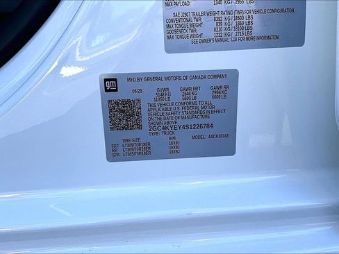 Used 2025 Chevrolet Silverado 2500 ZR2 w/ Technology Package image 34