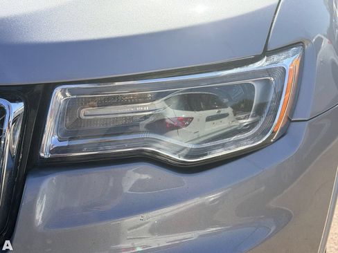 Used 2019 Jeep Grand Cherokee Overland AWD/4WD image 7
