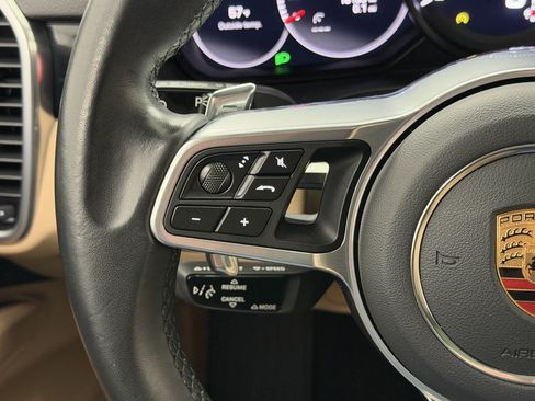 Certified 2023 Porsche Cayenne Platinum Edition image 47