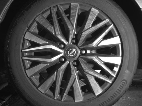 Used 2025 Nissan Altima 2.5 SV FWD image 14