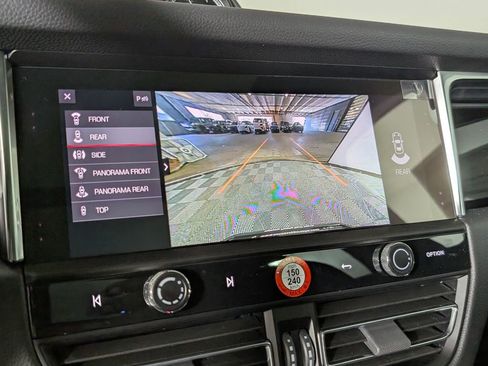 New 2026 Porsche Macan image 32