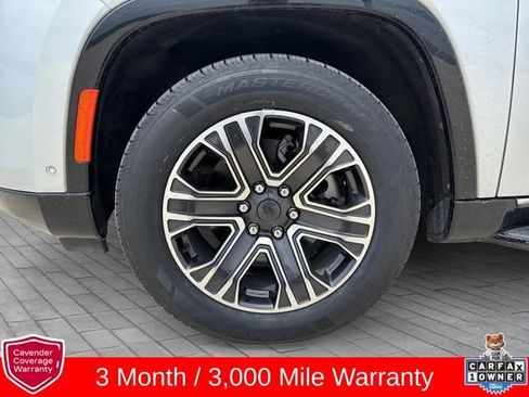Used 2023 Jeep Wagoneer Series II w/ Flexible Seating Group AWD/4WD image 9