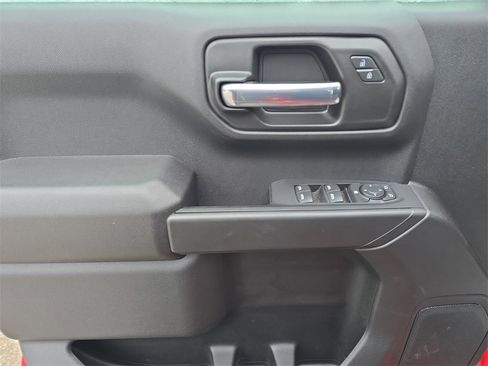 Used 2025 Chevrolet Silverado 1500 Custom image 12