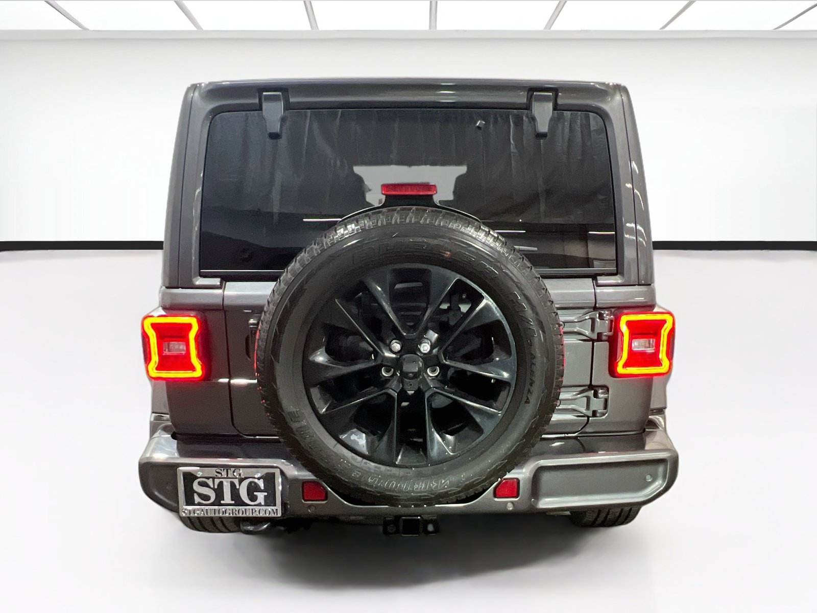 Used 2021 Jeep Wrangler Unlimited Sahara AWD/4WD image 5