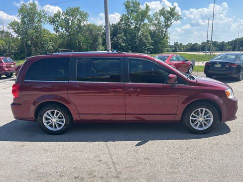 Used 2020 Dodge Grand Caravan SXT FWD image 5