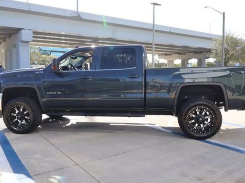 Used 2018 GMC Sierra 2500 SLE w/ SLE Preferred Package image 4