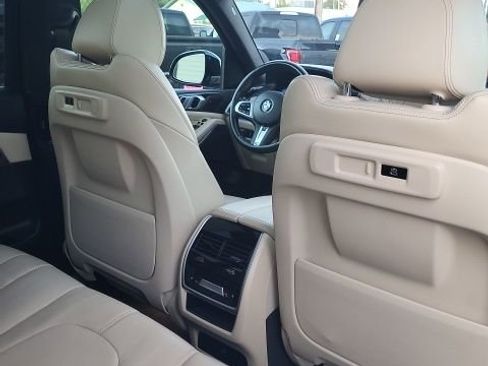 Used 2022 BMW X5 xDrive40i w/ M Sport Package image 18