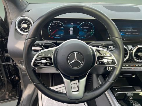 Used 2021 Mercedes-Benz GLA 250 4MATIC w/ Premium Package image 18