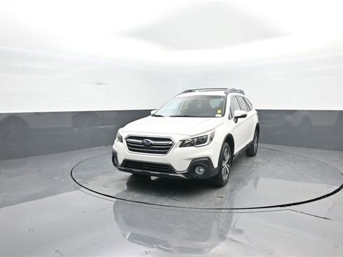 Used 2018 Subaru Outback 2.5i Premium image 3
