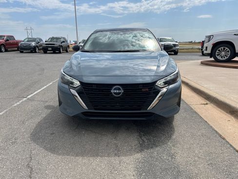 Used 2025 Nissan Sentra SR FWD image 2
