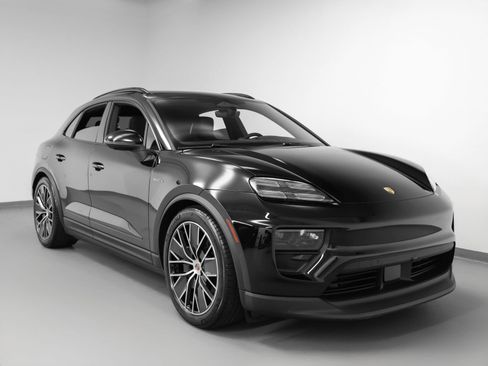 Certified 2025 Porsche Macan 4 Electric image 9