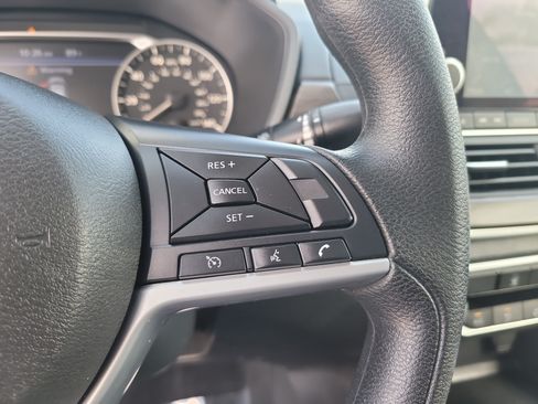 Used 2025 Nissan Altima 2.5 SV FWD image 27
