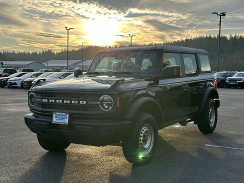 New 2025 Ford Bronco 4-Door image 7