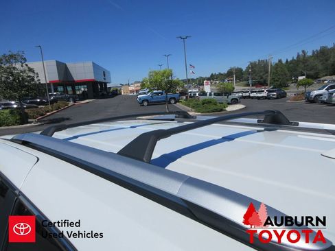 Used 2023 Toyota Sienna Platinum image 10