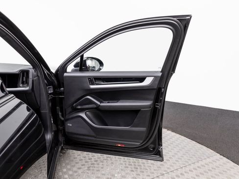 Used 2024 Porsche Cayenne S image 50
