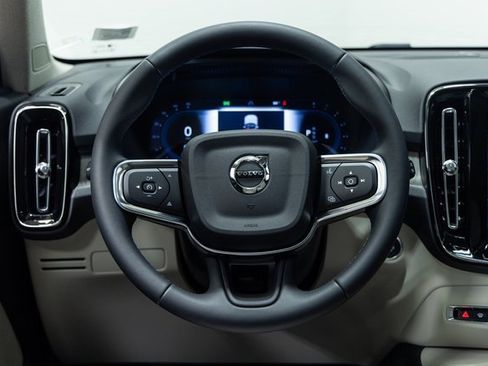 Used 2024 Volvo XC40 B5 Ultimate w/ Protection Package Premier image 20