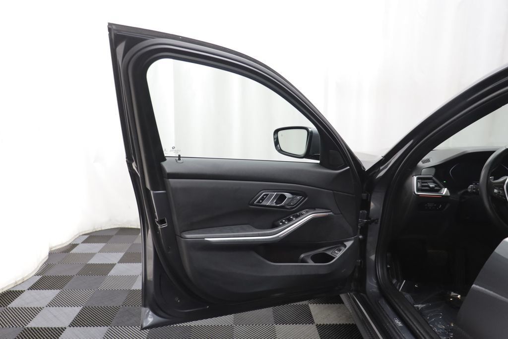 Used 2022 BMW 330i xDrive Sedan w/ Driving Assistance Package AWD/4WD image 4