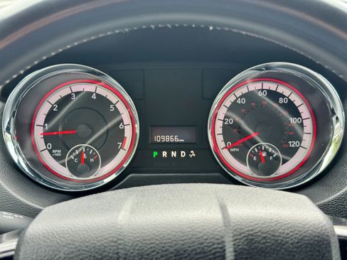 Used 2017 Dodge Grand Caravan SXT image 32