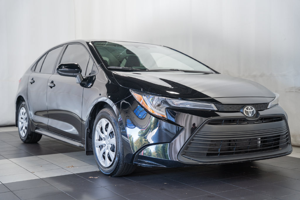 Used 2025 Toyota Corolla LE FWD image 1