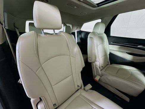 Used 2019 Buick Enclave Essence image 25