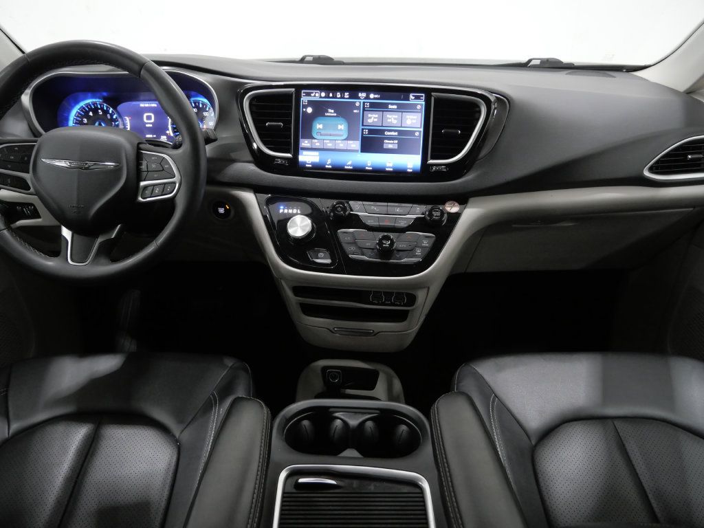 Used 2024 Chrysler Pacifica Touring-L FWD image 10