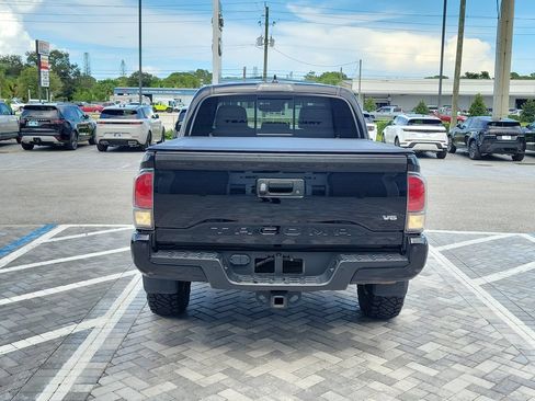 Used 2021 Toyota Tacoma TRD Off-Road w/ TRD Premium Off Road Package AWD/4WD image 4