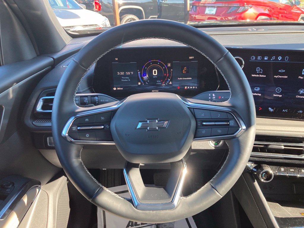 Used 2026 Chevrolet Traverse LT w/ Midnight/Sport Edition FWD image 6