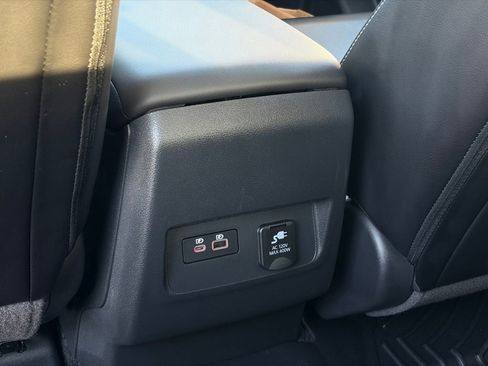 Certified 2024 Nissan Frontier SL image 26