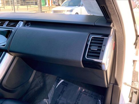 Used 2019 Land Rover Range Rover Sport HSE image 18