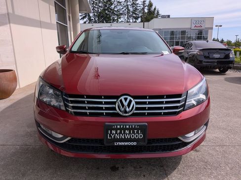 Used 2015 Volkswagen Passat TDI SEL Premium FWD image 2