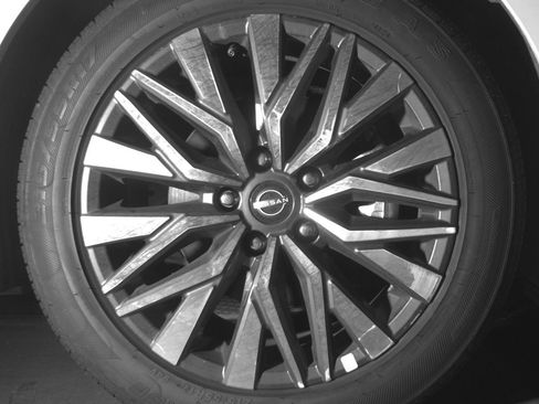Used 2025 Nissan Altima 2.5 SV FWD image 13