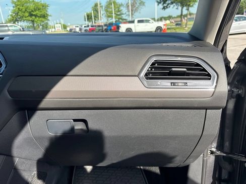 Used 2024 Volkswagen Tiguan SE AWD/4WD image 57