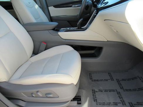 Used 2023 Cadillac XT6 Premium Luxury image 9