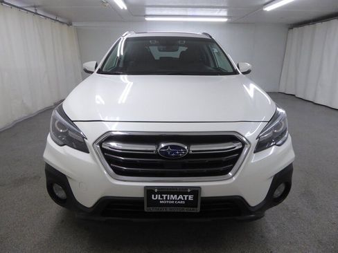 Used 2018 Subaru Outback 3.6R Touring image 2
