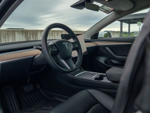 Used 2023 Tesla Model 3 Standard Range RWD image 16