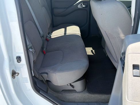 Used 2015 Nissan Frontier SV AWD/4WD image 27