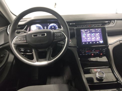 Used 2023 Jeep Grand Cherokee Laredo w/ Luxury Tech Group I AWD/4WD image 22
