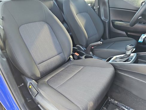 Certified 2022 Hyundai Venue SE image 10