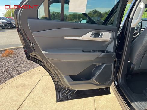 New 2025 Ford Explorer Active w/ Active Comfort Package image 34