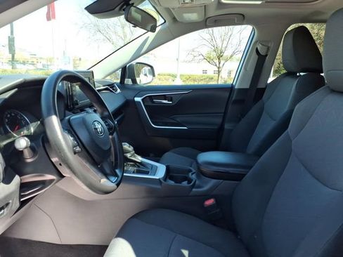 Used 2020 Toyota RAV4 XLE w/ Convenience Package image 5