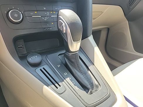 Certified 2018 Ford Focus SE FWD image 28