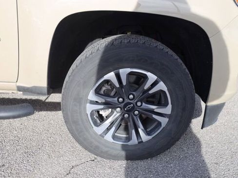 Used 2022 Chevrolet Colorado Z71 image 12