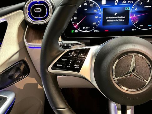 Used 2023 Mercedes-Benz GLC 300 4MATIC image 24