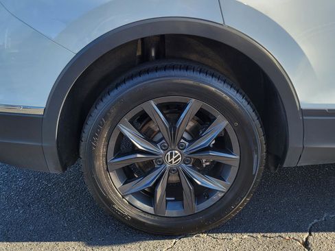 Certified 2024 Volkswagen Tiguan SE image 12