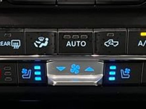 Used 2025 Ford F350 Lariat w/ Black Appearance Package AWD/4WD image 34