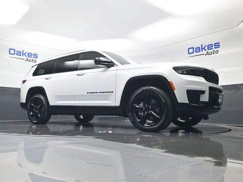 Used 2025 Jeep Grand Cherokee L Altitude AWD/4WD image 40