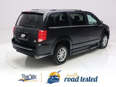 Used 2019 Dodge Grand Caravan SXT FWD image 5