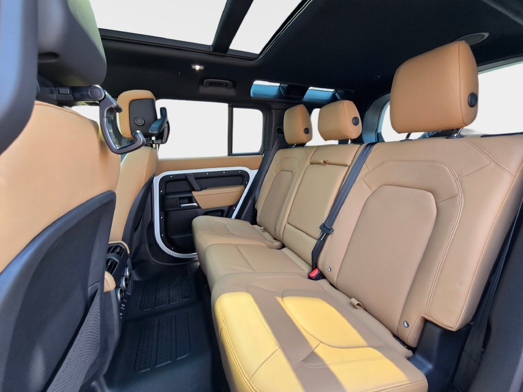 New 2026 Land Rover Defender 110 X-Dynamic SE AWD/4WD image 14