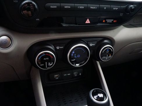 New 2026 Hyundai Venue SEL FWD image 13